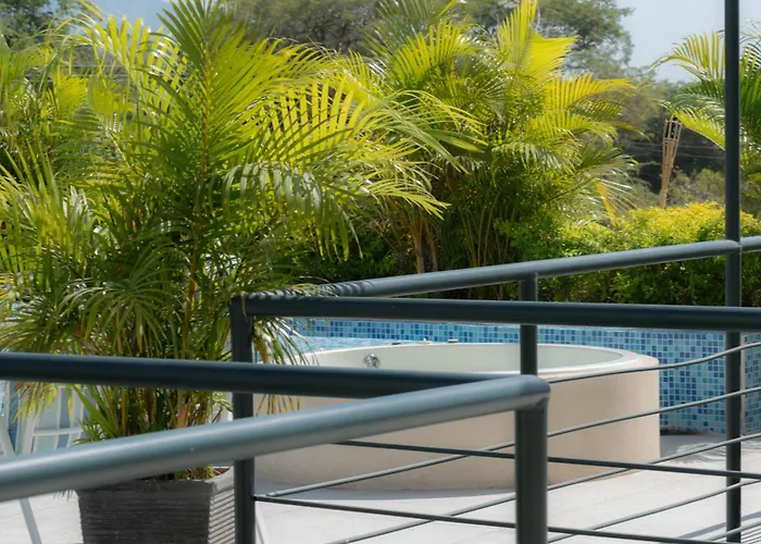 Oasis Tropical Hotel