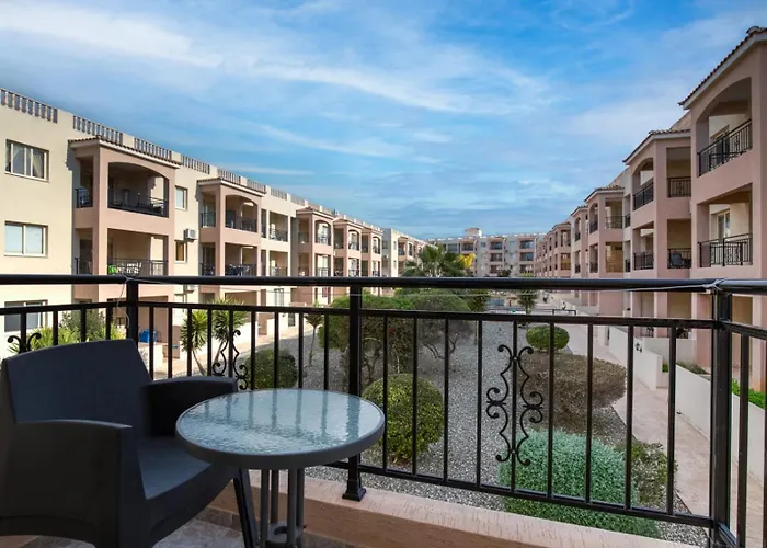 Sunny View - A Stunning Apartment With Private Rooftop