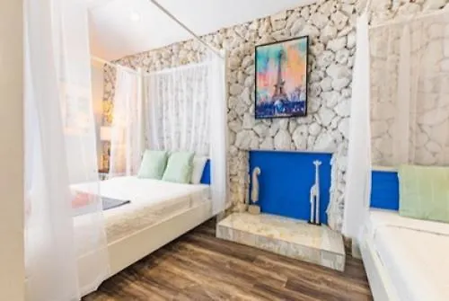 Studio Palms Bc