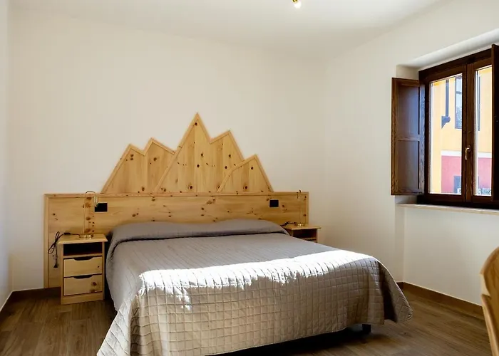 La Villetta Food & Drink Rooms For Rent - No Reception -