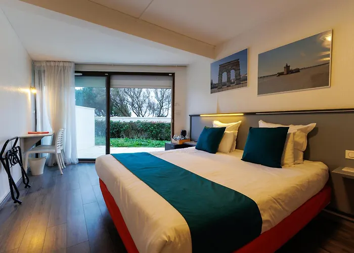 Logis Hotel Le Rochelois
