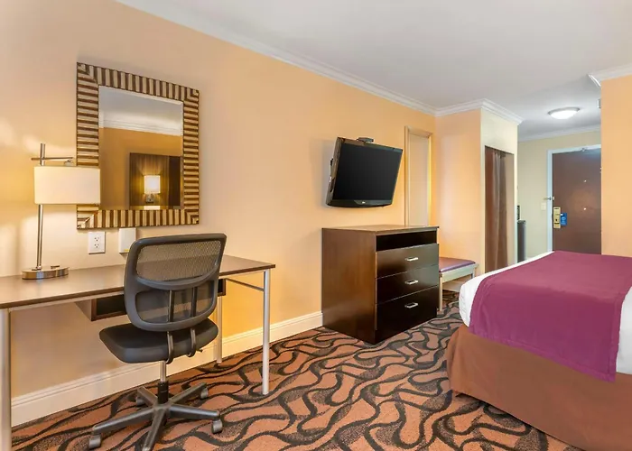 Best Western Plus Airport Plaza