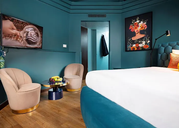 Three Corners Hotel Art