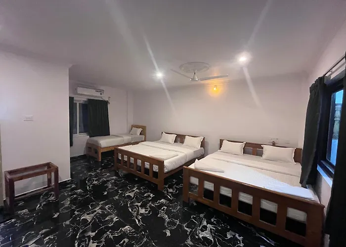 Anand Beach Guesthouse By Moonrocks