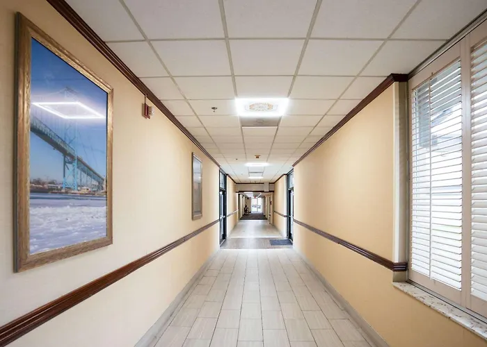 Clarion Hotel Detroit Metro Airport