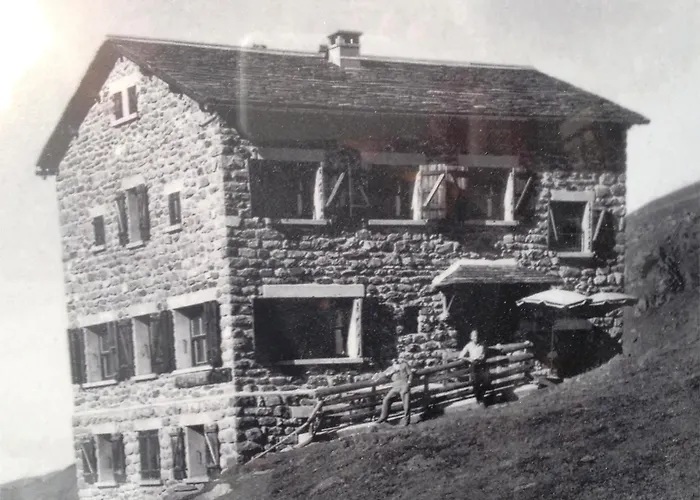 Hillary Hotel
