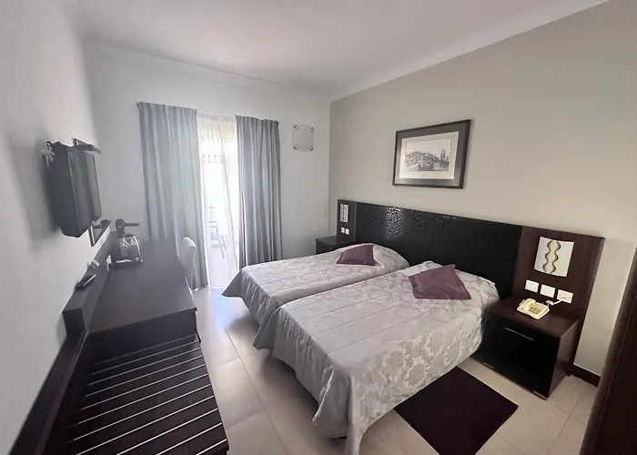 Grand Harbour Hotel