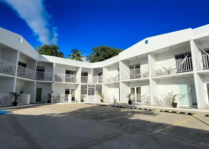 Nautilus By La Jamaca Hotels-Downtown La Parguera