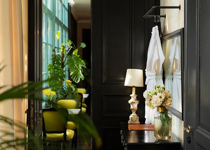 Unfound Door - Design Hotel