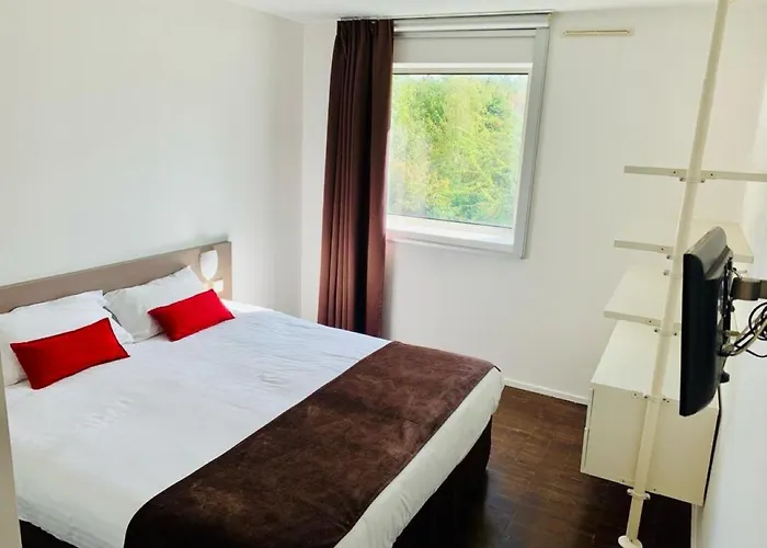 Standing Hotel Suites By Actisource