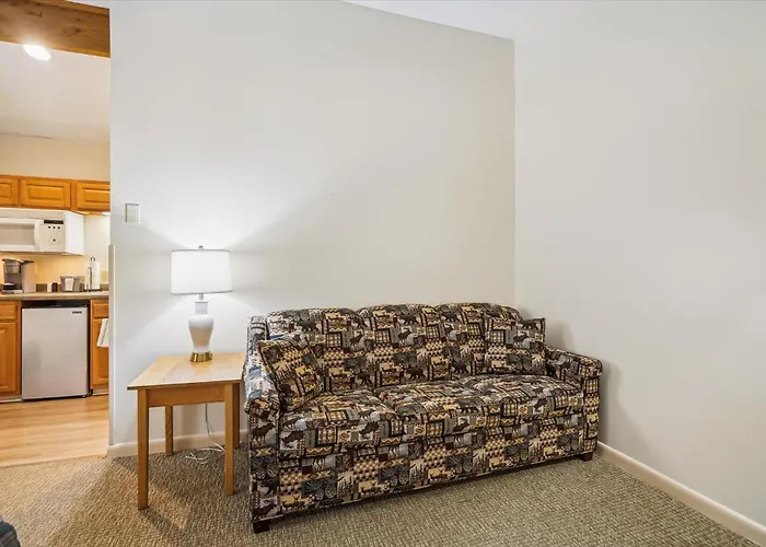 Cedarbrook Queen Studio 210
