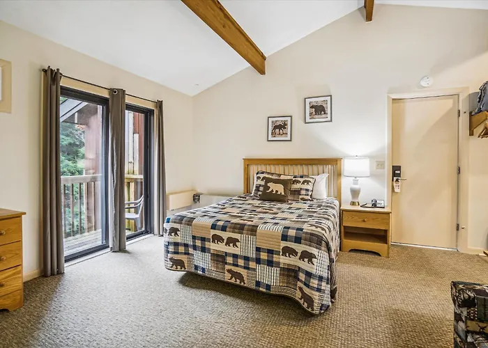 210 Cedarbrook Queen Studio