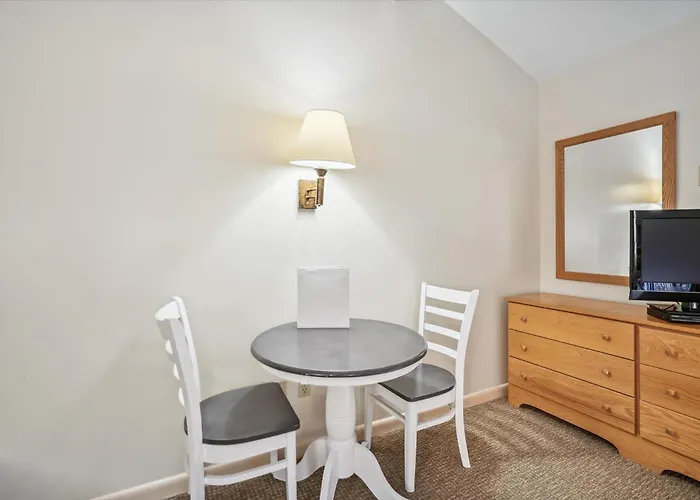 Cedarbrook Queen Studio 207