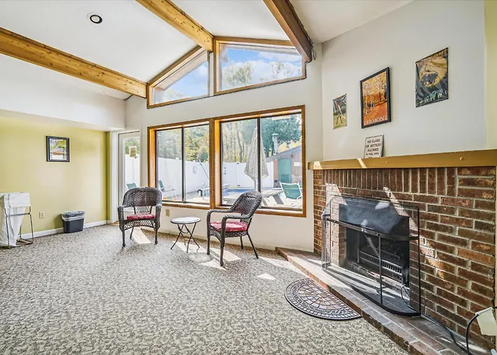 Cedarbrook Deluxe Two Bedroom Suite With Outdoor Heated Pool 10506
