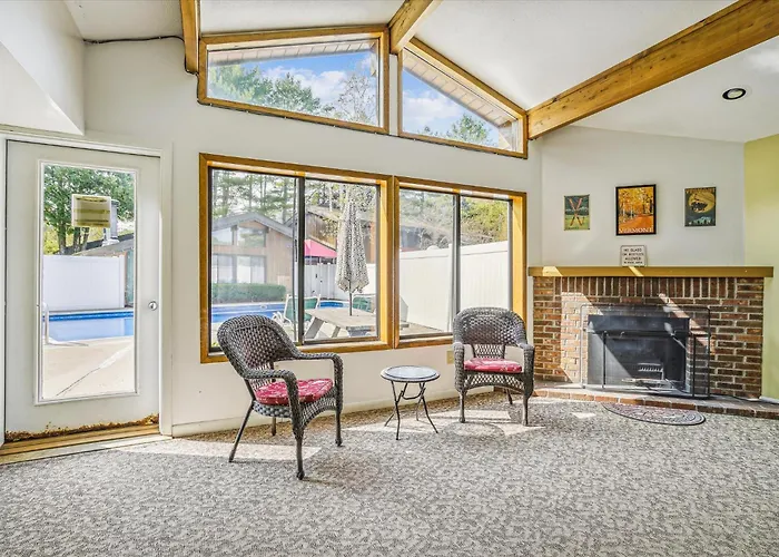Cedarbrook Deluxe Two Bedroom Suite With Outdoor Heated Pool 10506