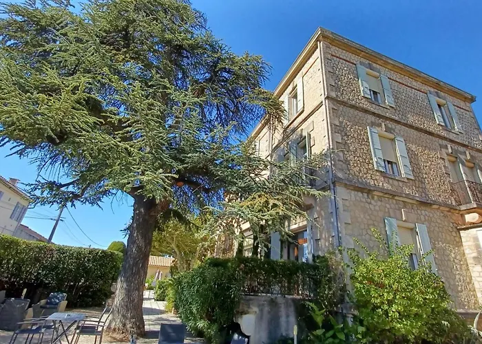 Le Castelet Des Alpilles