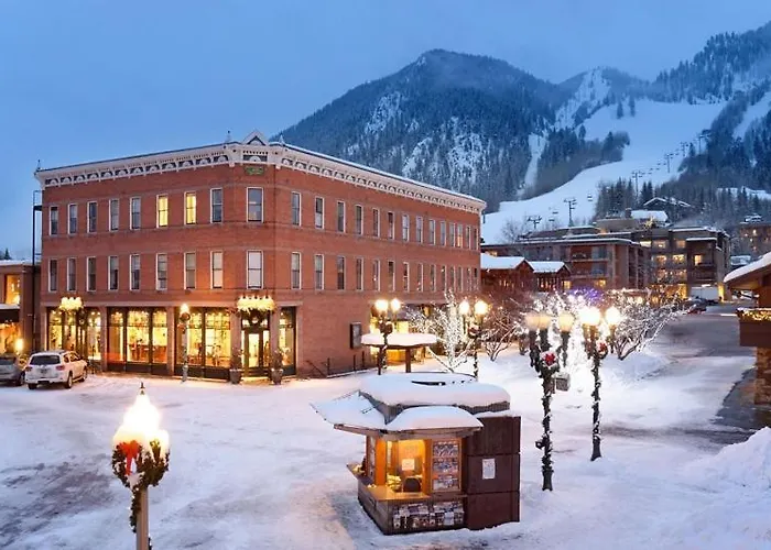 Independence Square 308, Top Floor Hotel Room With Ideal Downtown Location