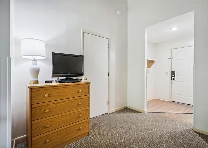 Cedarbrook Standard Hotel Room 105