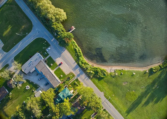 Lakeside Inn