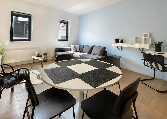 R73 Apartments By Domani Hotels