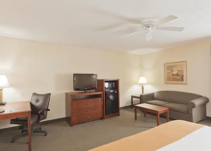 Holiday Inn Express Evansville - West By Ihg