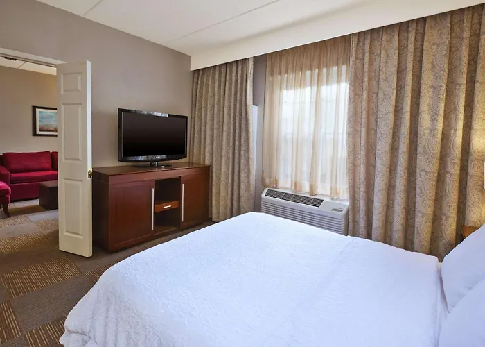 Hampton Inn & Suites Providence-Warwick Airport