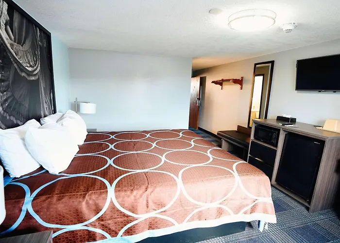 Super 8 By Wyndham Pueblo