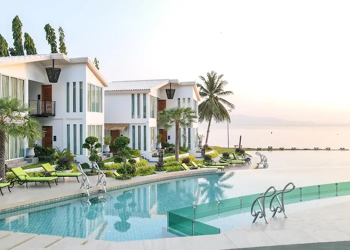 Vannee Golden Sands Beachfront Resort