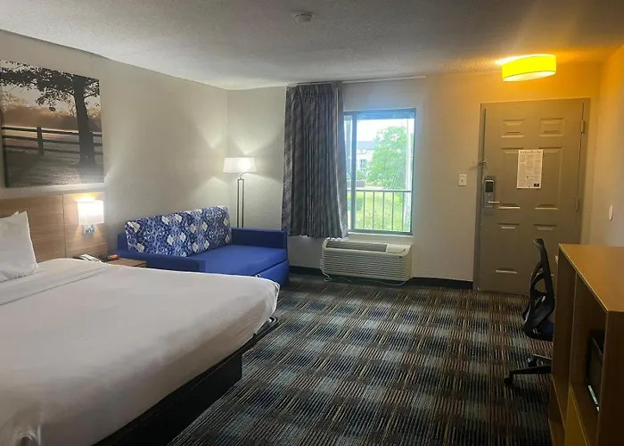 Days Inn & Suites By Wyndham Mobile
