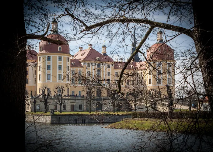West Hotel An Der Saechsischen Weinstrasse