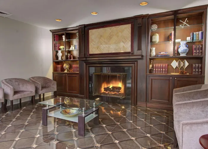 The Roslyn, Tapestry Collection By Hilton