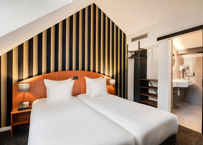 Aris Grand Place Hotel