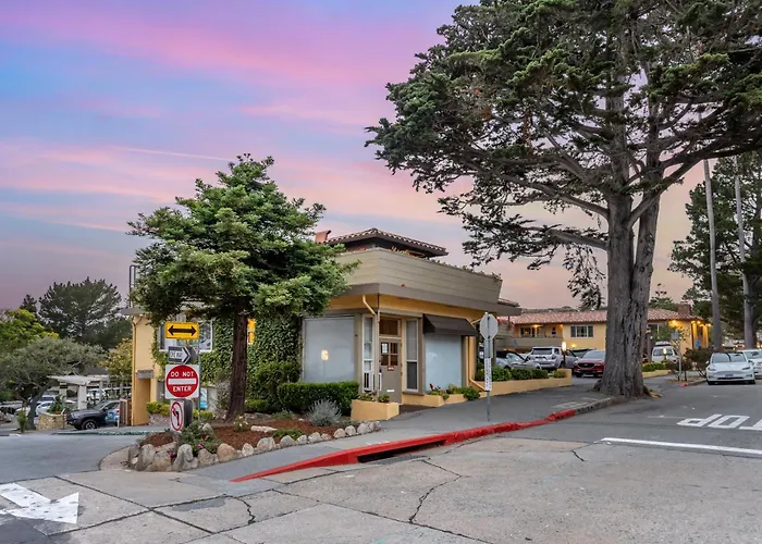 Best Western Carmel'S Town House Lodge