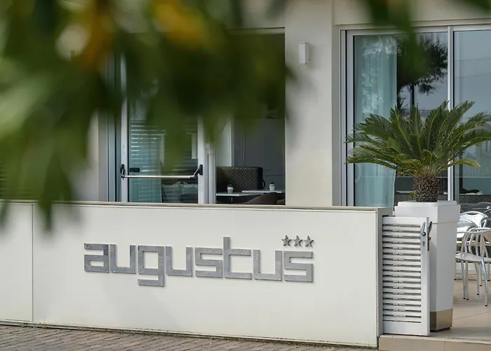Hotel Augustus- Davanti a noi c'è solo il mare