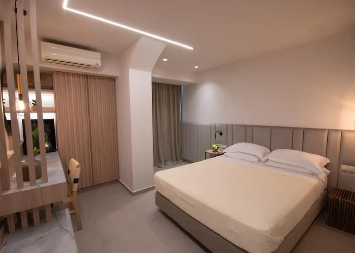 Paralimnio Suites