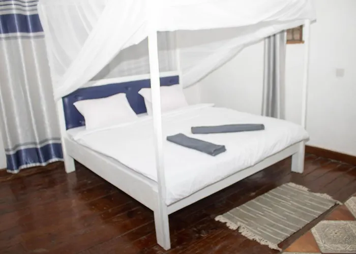 Captains Villa - Where Lake Malawi And Shire River Meet, Historical Hotel At Waterfront Next To The Lake Museum In Mangochi Town