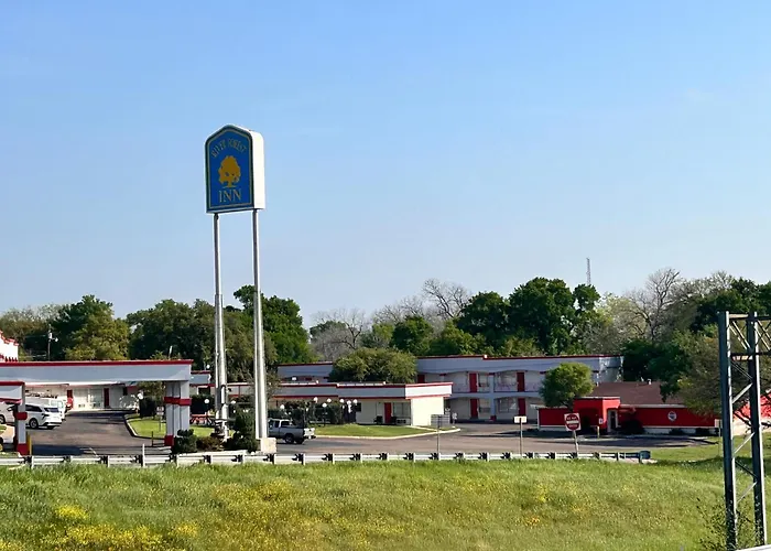 River Forest Inn