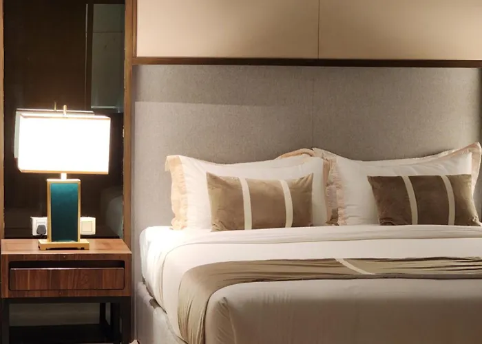 Azar Hotel