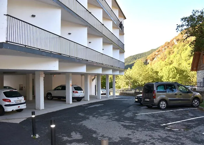Hotel Y Apartamentos Snoe Isaba