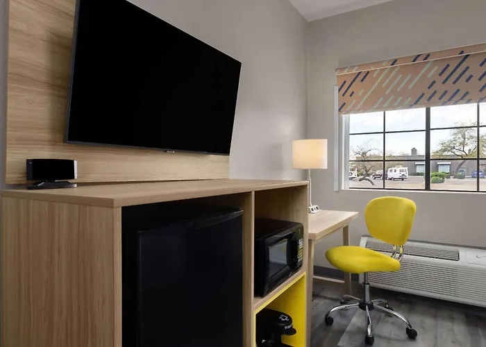Days Inn & Suites By Wyndham Tucson/Marana