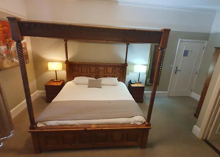 Alton House Hotel