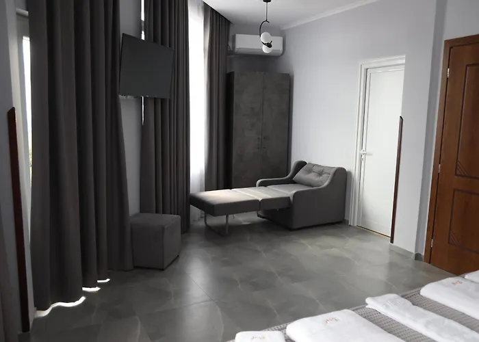 --Hotel Deal-- Rooms With Castle View