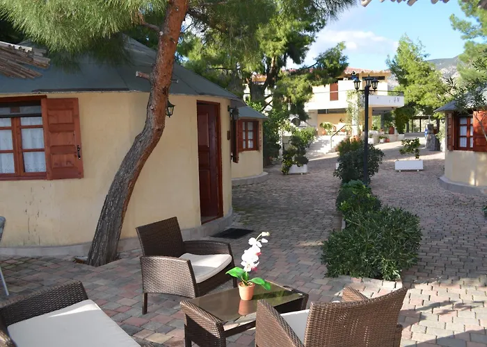 Chrissa Camping Rooms & Bungalows