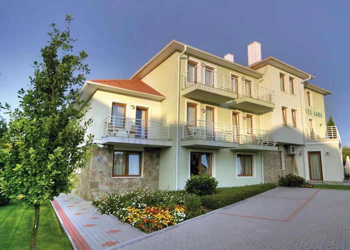 Jade Hotel-Ezüsthíd Hotel