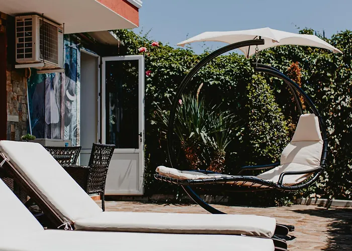 Red Iguana Hotel