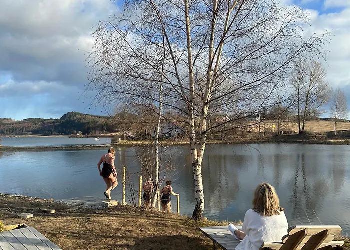Saga, Unikt Badehotell Med 5 Rom, Sauna Og Badebrygge - Inderoy