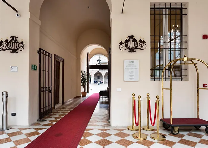 Cà Uberti Palace Hotel, MantegnaHotels