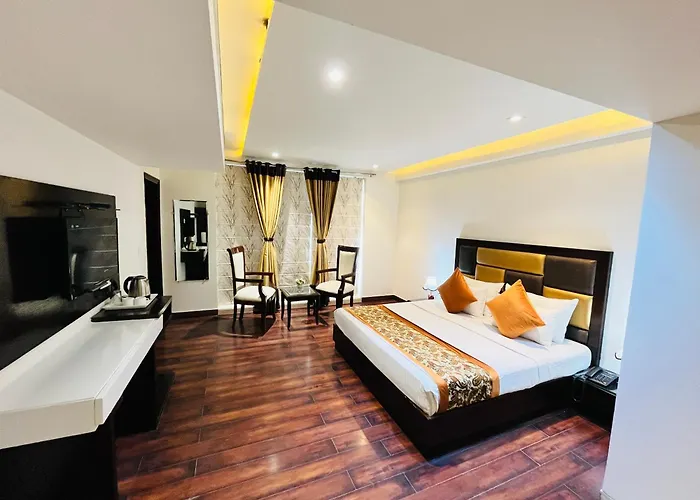 Hotel Aura Ip Grand By Qotel Karkardooma Metro Station Nueva Delhi