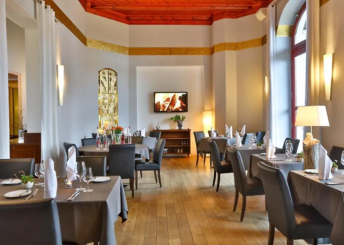 SCHLOSS RANZOW - kleines Romantik Hotel - Wellness - Golfplatz - Hochzeiten&Feiern