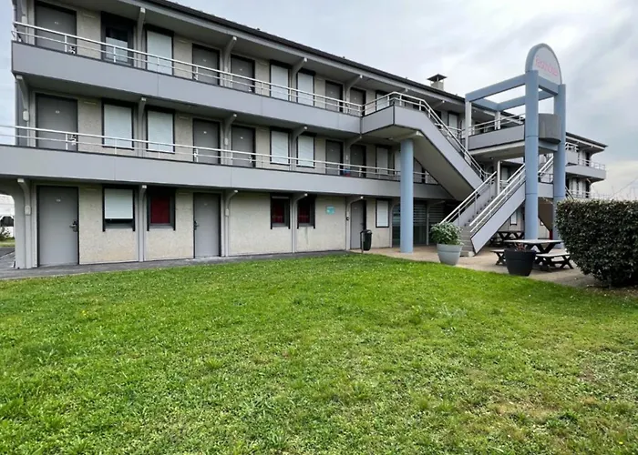 Fasthotel Roissy - Saint-Witz